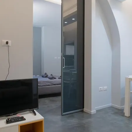 Graziosa - Charming Downtown Flat - Perfect For Couples Apartamento