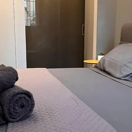 Graziosa - Charming Downtown Flat - Perfect For Couples Apartamento